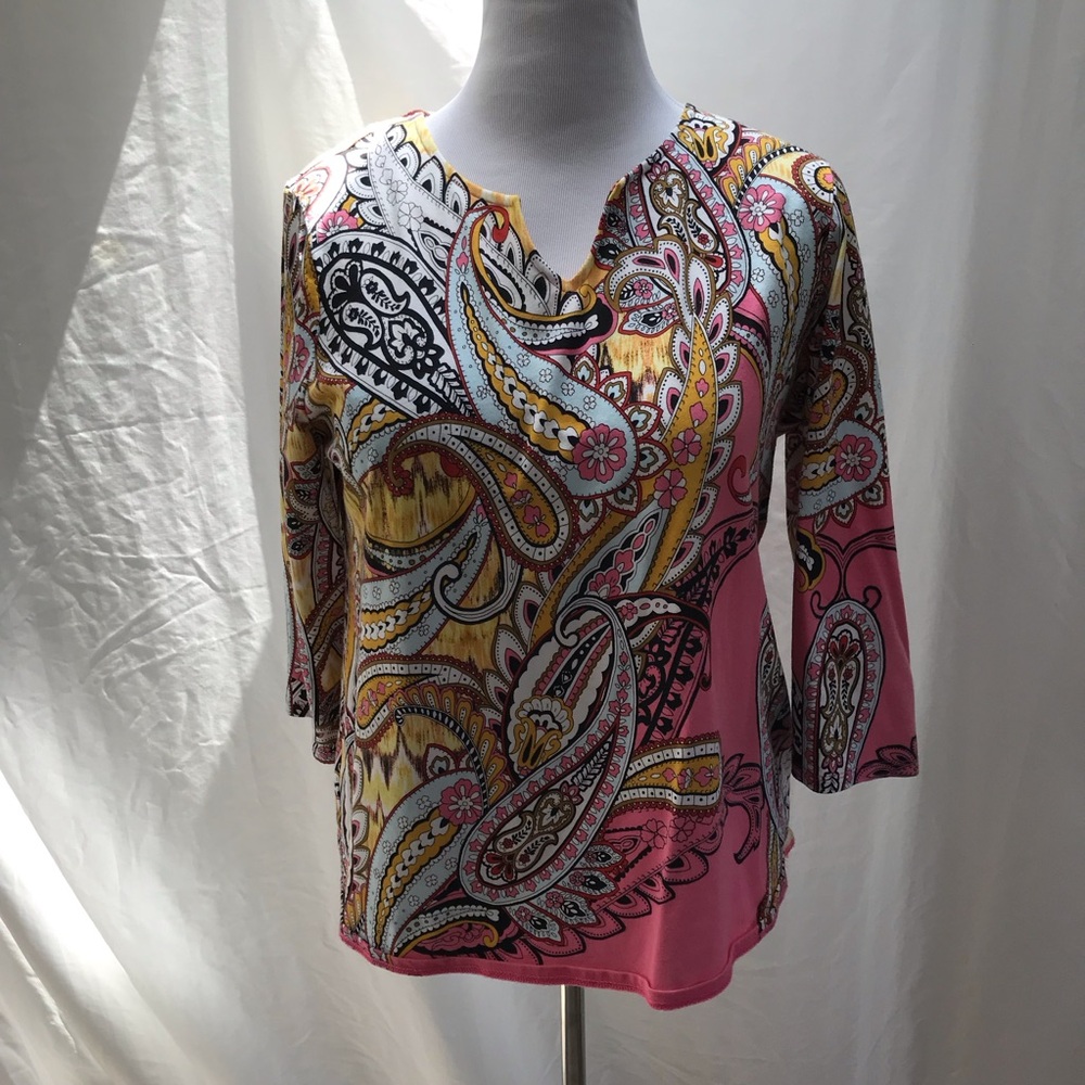Chico’s V-Neck Notch 3/4-Sleeve Top Size 2 in pink paisley print